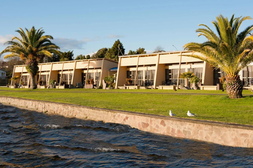 Oasis Beach Motel