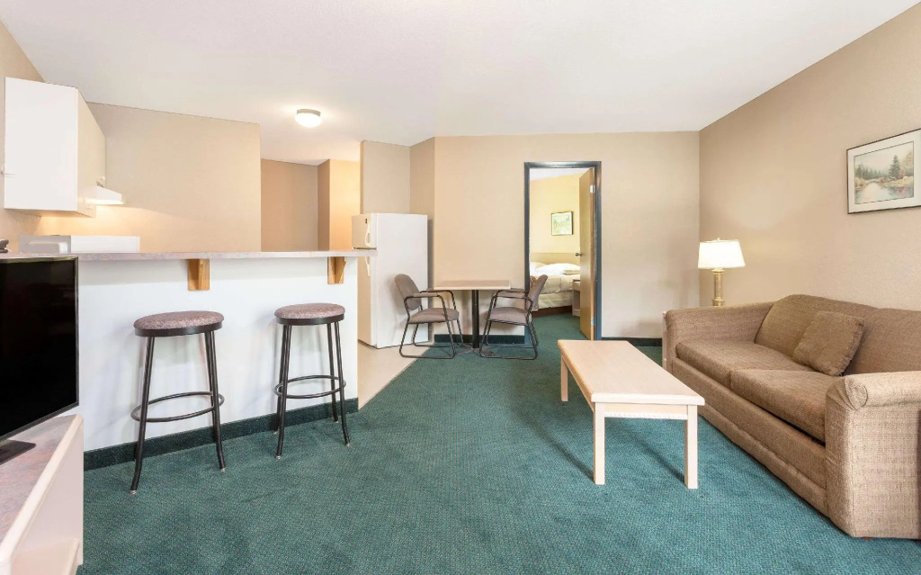 Double Suite (full double bed)