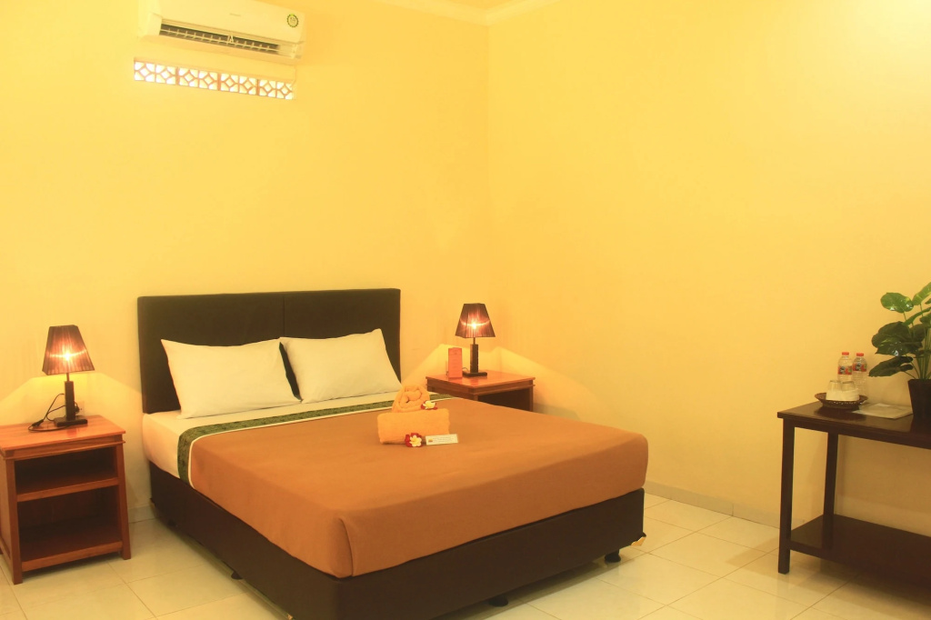 Отель Lovina Beach Hotel в Сингарадже