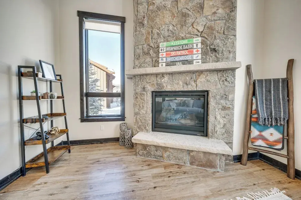 8 Mi to Keystone Resort: Mtn-view Townhome