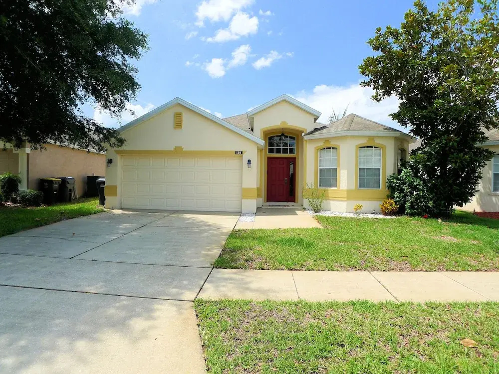 4 BED Pool Home ON Golf Community