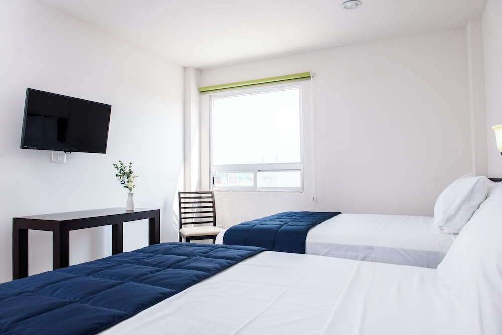 Standard Double room with city view (full double bed)