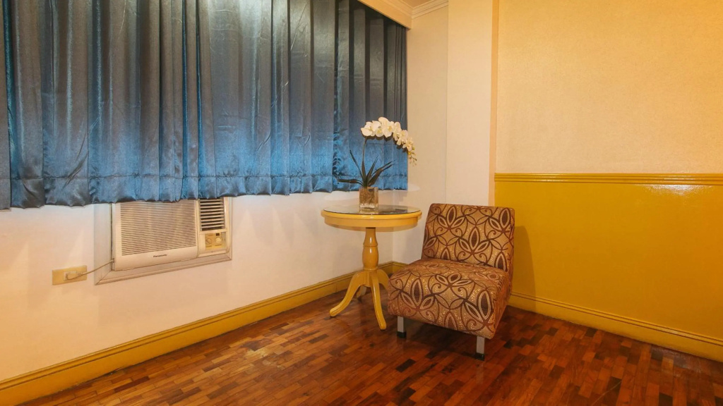 Aloha Hotel — 5