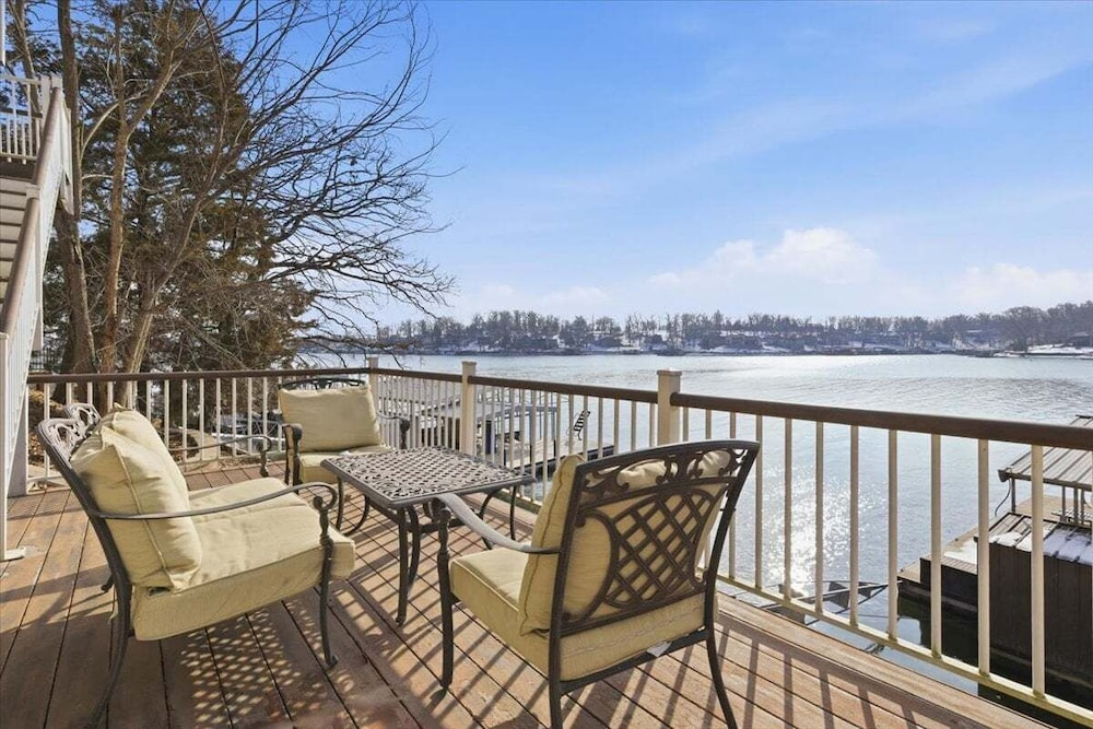Lakefront Home w/ Private Dock, Slip, Kayaks & Paddleboards at the 7mm