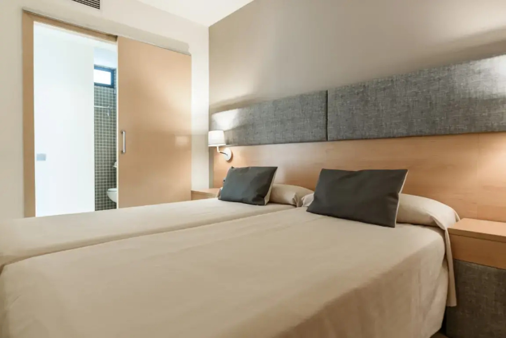 Standard room with partial sea view