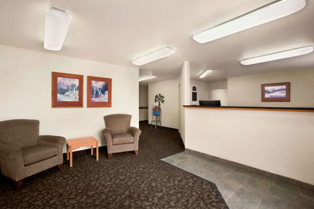 Lobby & Reception