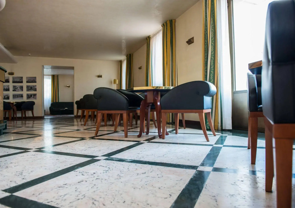 PHI Hotel Astoria - Général