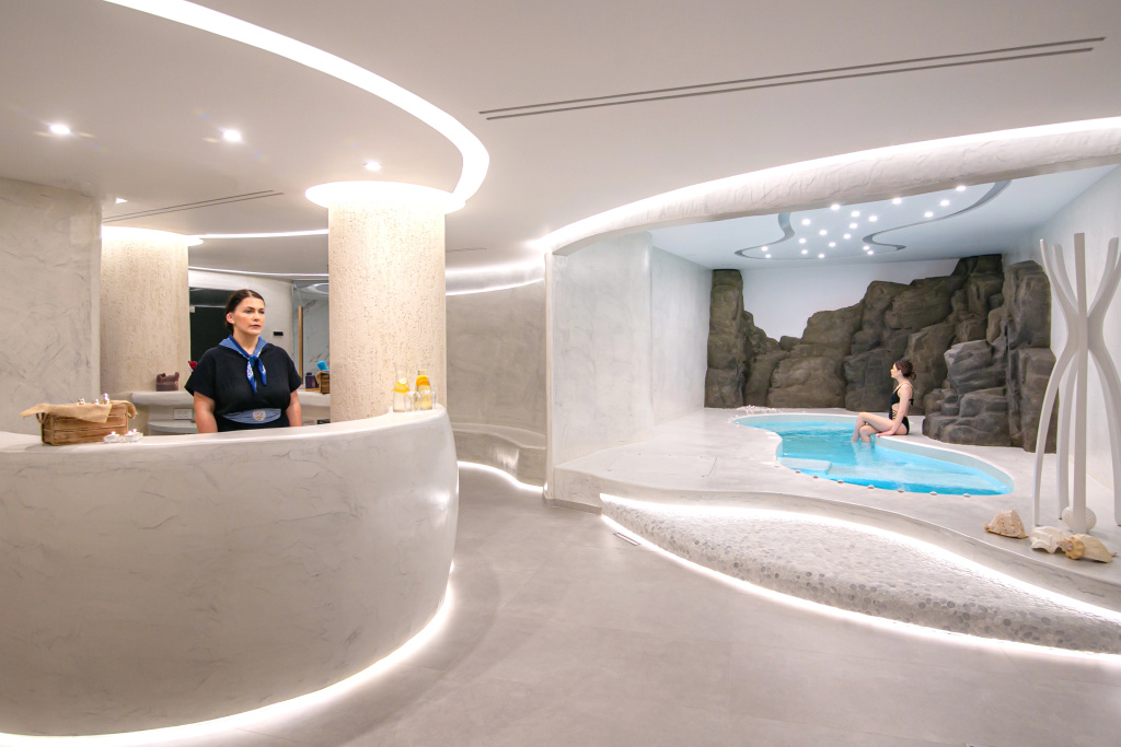 Lobby & Reception