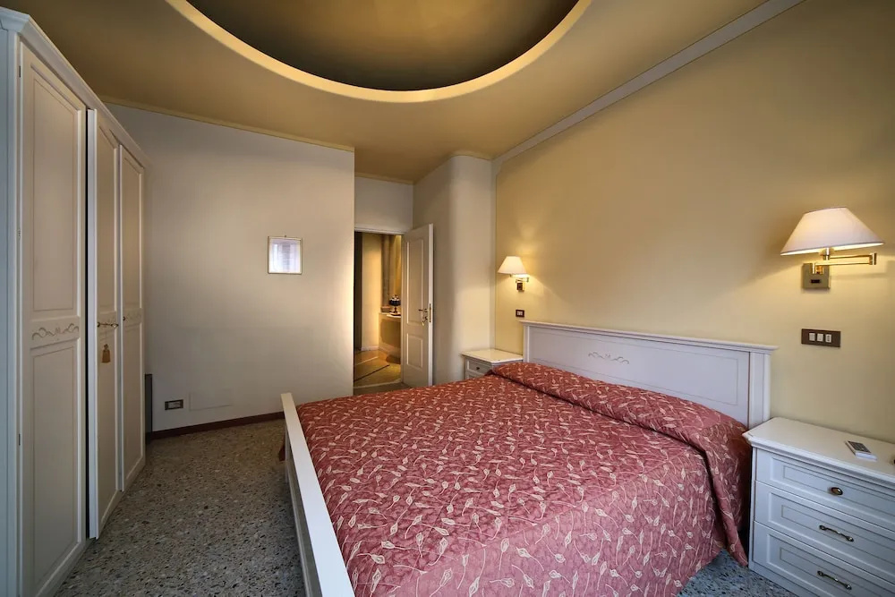 Standard Double room with balcony (full double bed)