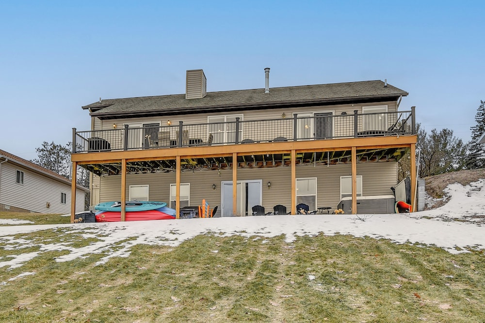 Luxe Hideaway on Houghton Lake: Families Welcome!