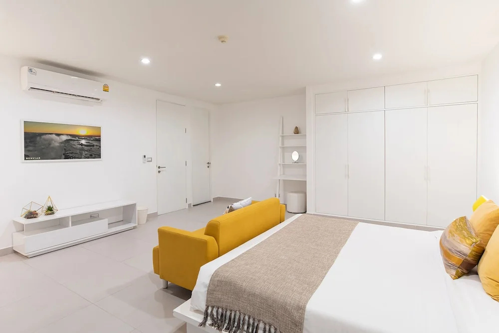 1 Bedroom Suite with balcony and with city view