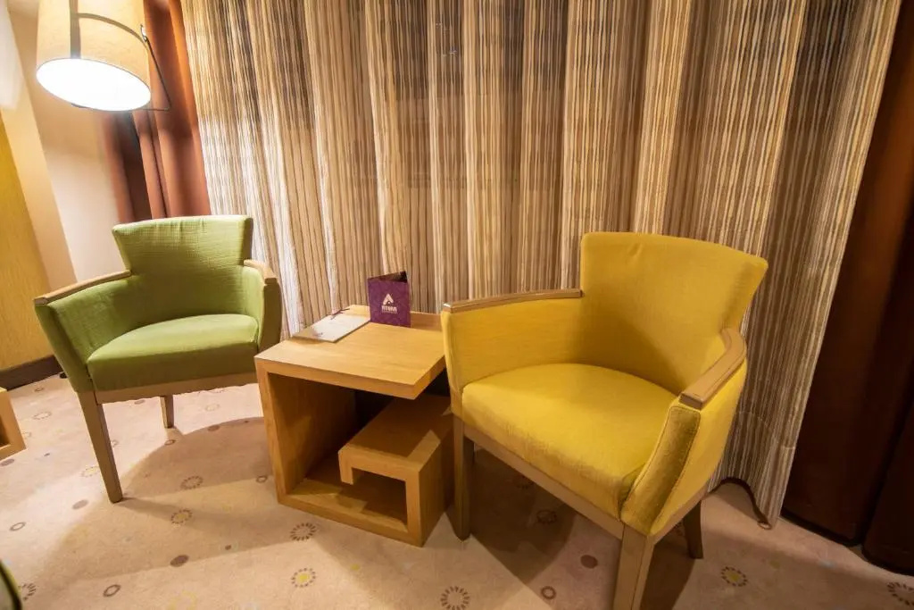 Atera Business Suites - Chambres