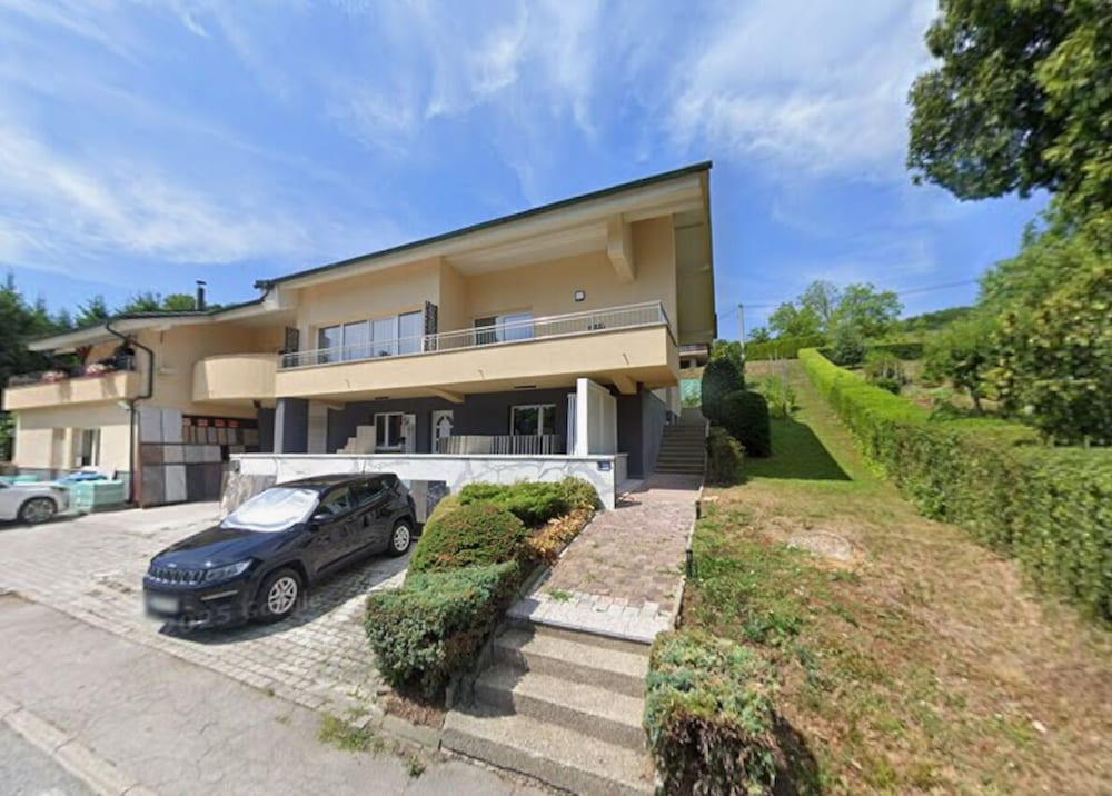 Mega Apartmaji