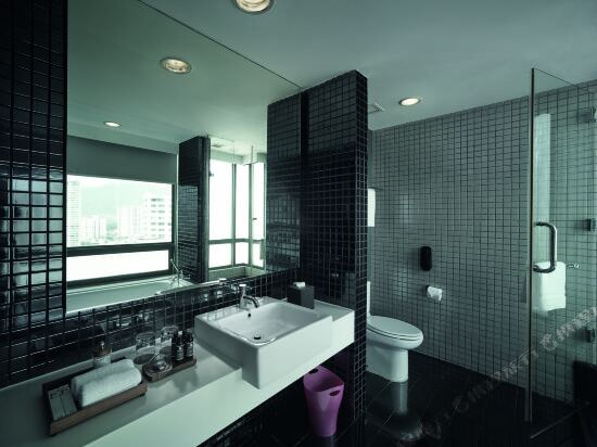 G Hotel Gurney