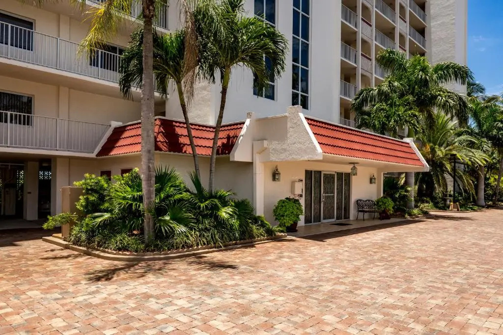 Sun Caper 208, Sleeps 6, Gulf Front, 2 Bedrooms, Elevator, Heated Pool