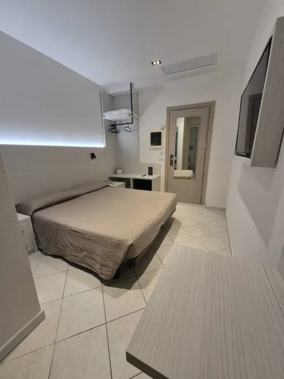 Deluxe Double room with balcony (full double bed)