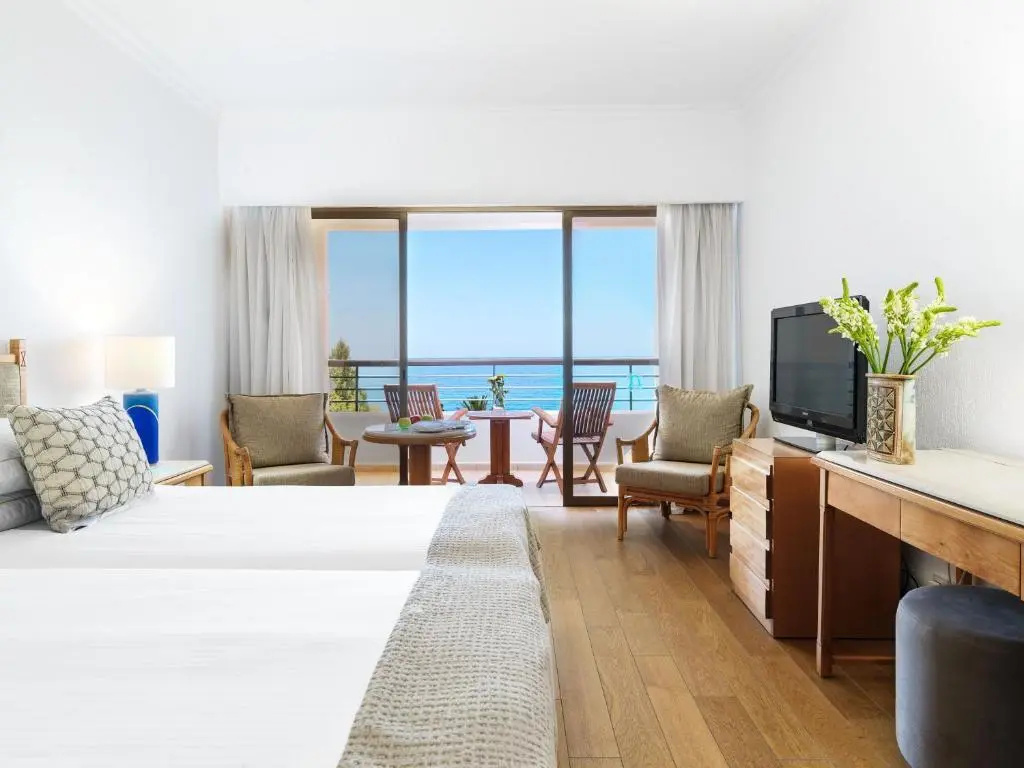 Coral Beach Hotel and Resort - Chambres
