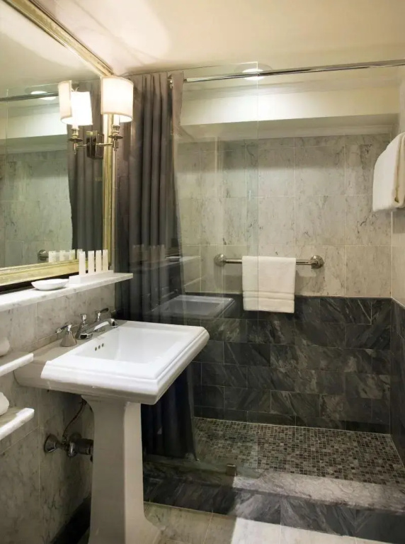 Double Suite (full double bed)