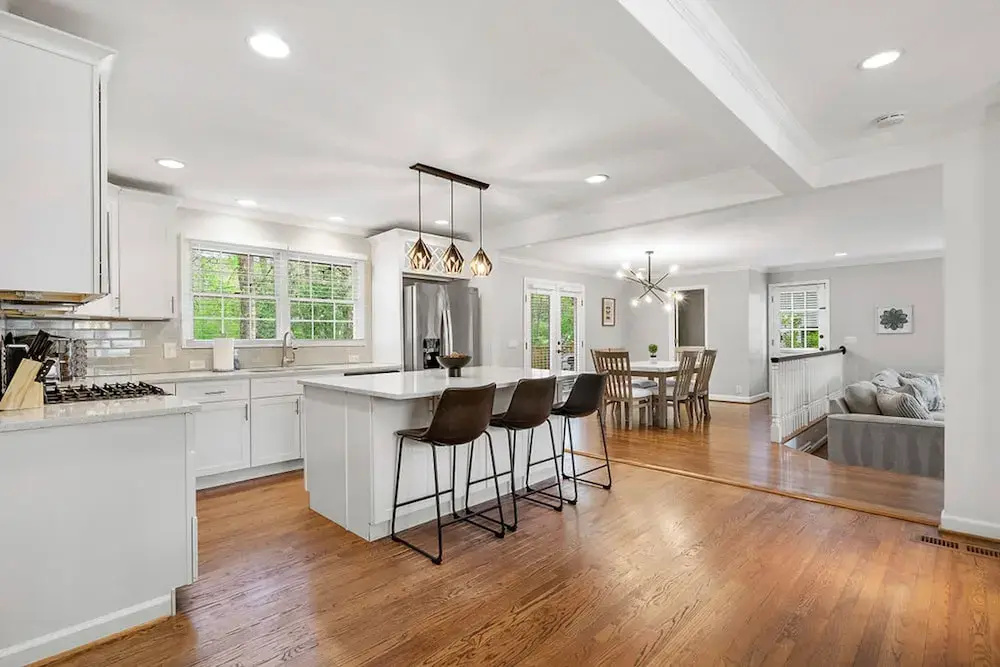 Beautiful and Quiet Newly Renovated 4 Bedroom Retreat - фото 18