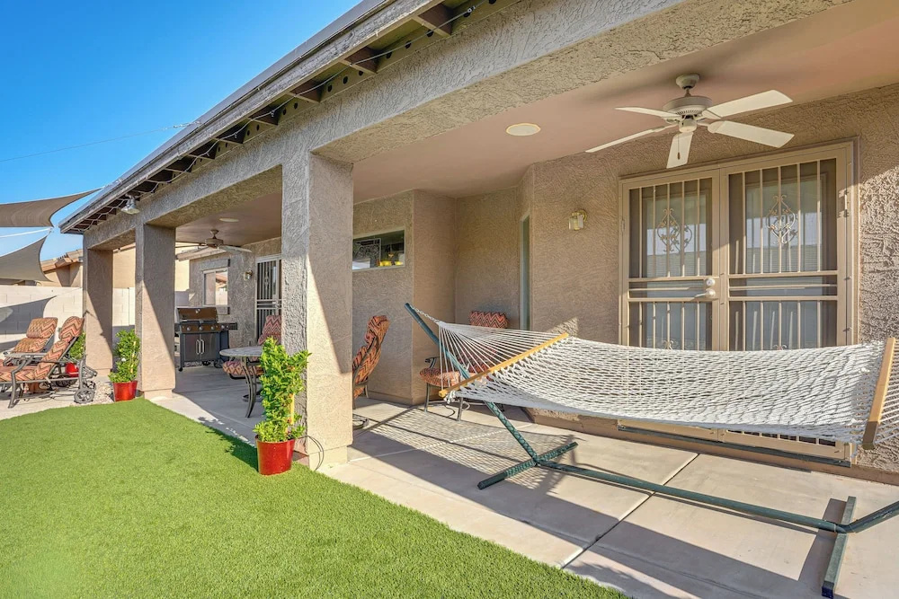 Private Outdoor Oasis: Surprise Getaway Near Golf!