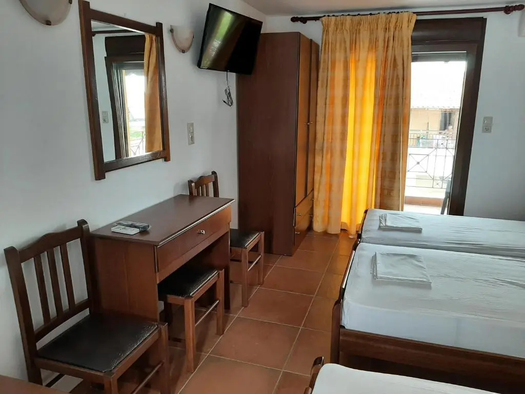 Standard Triple room with sea view