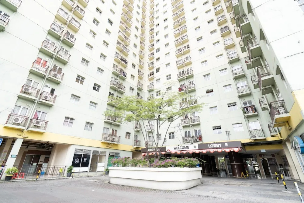 OYO 93734 The Metro Suites Apartment By Retro Rent
