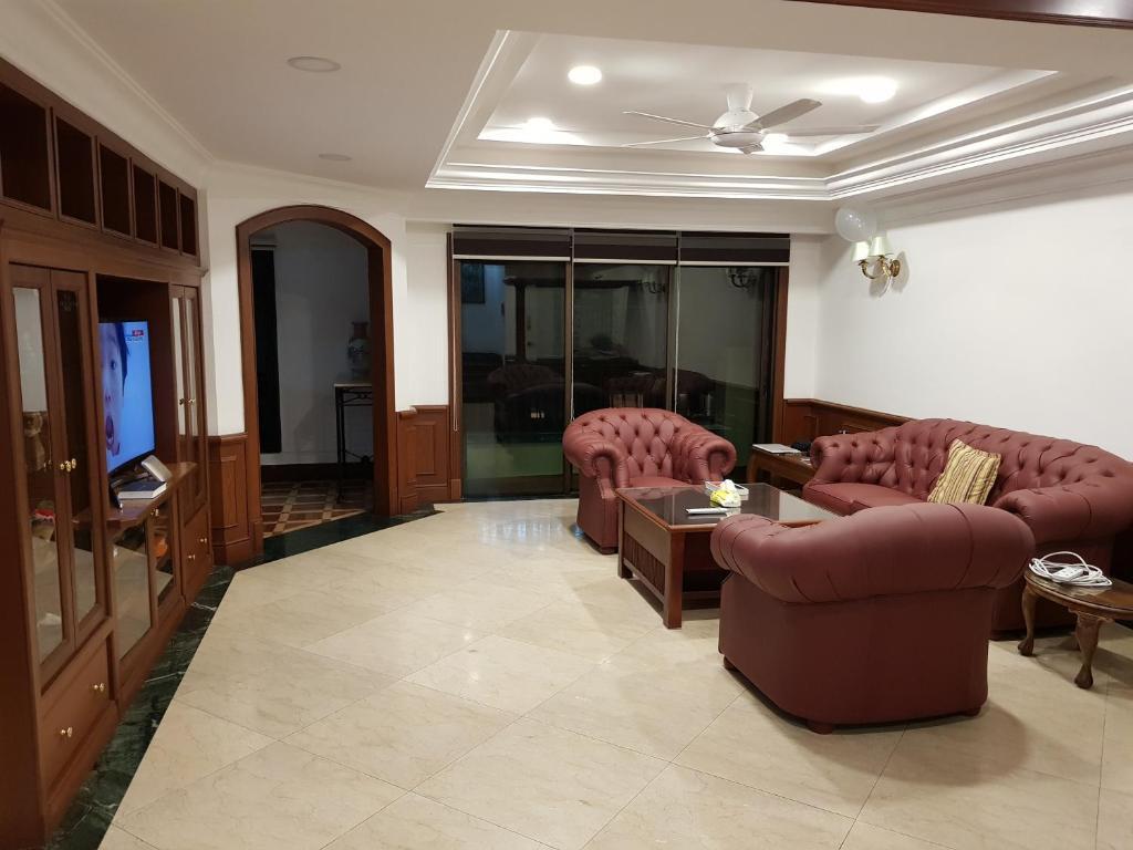 Marina Court Luxury Penthouse