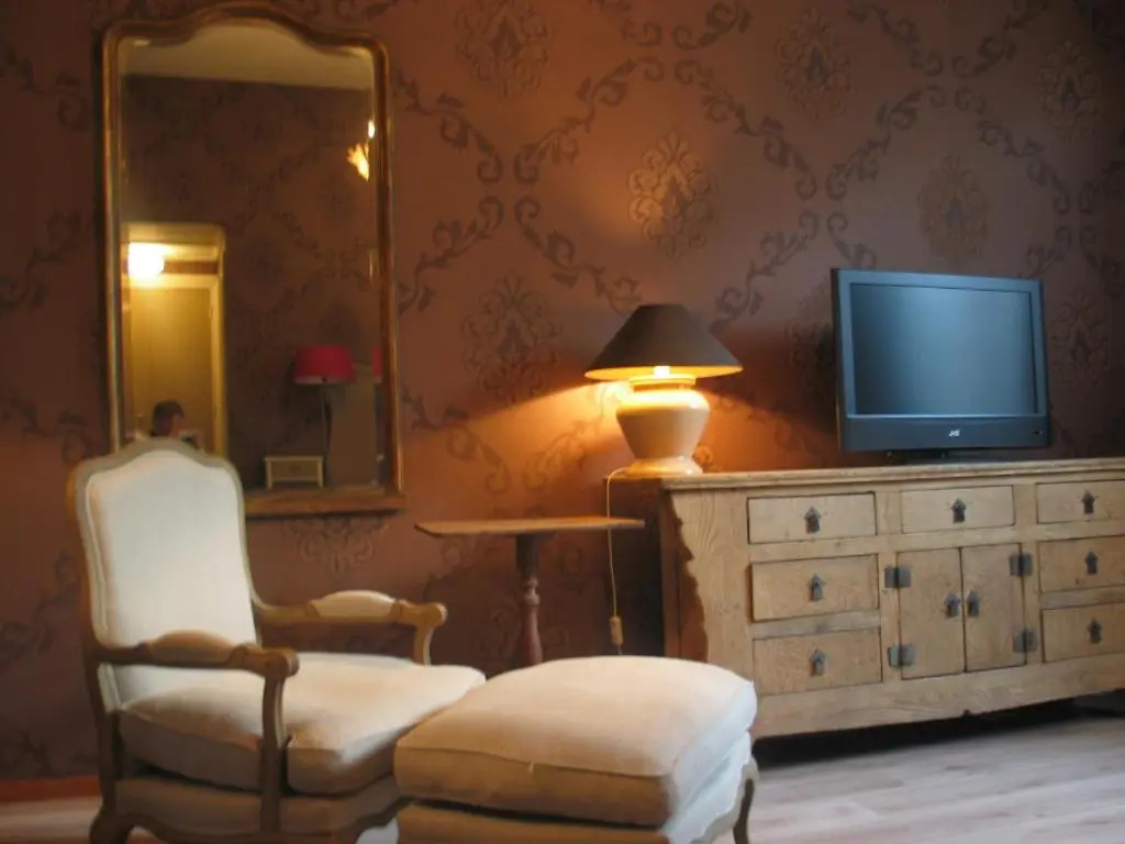 Deluxe Double room (full double bed)