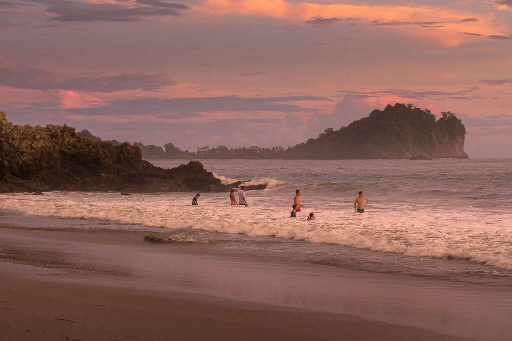 Arenas Del Mar Beachfront & Rainforest Resort picture