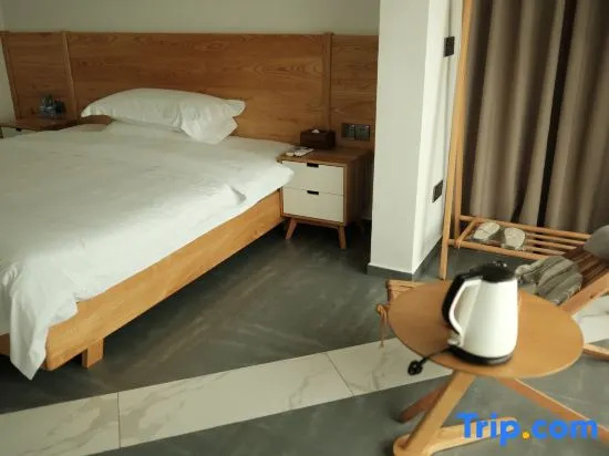 Comfort Double room with street view (full double bed)