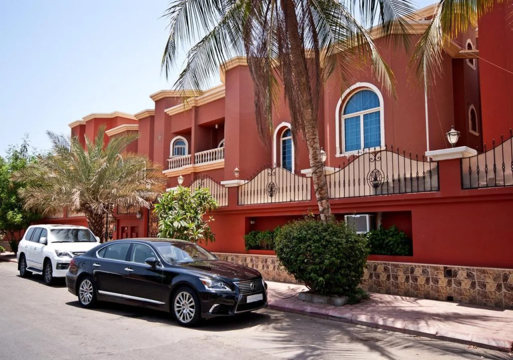 Royal In Villas