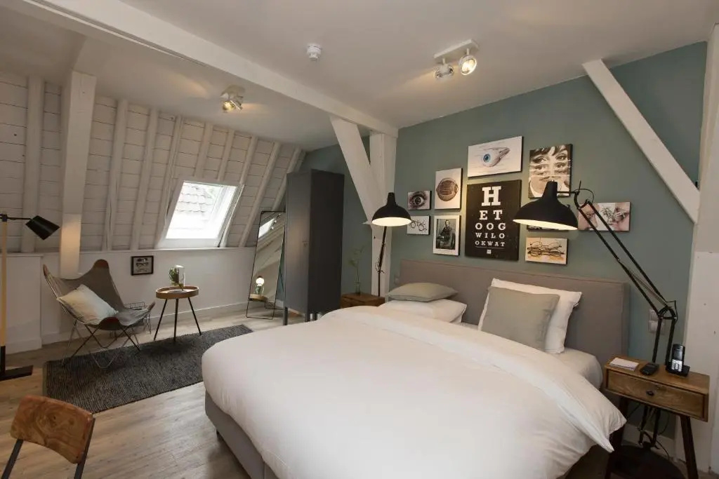 Deluxe Double room (full double bed)