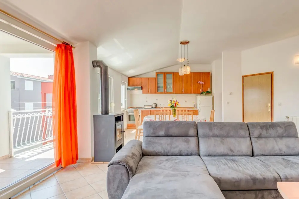 2 Bedrooms Apartment