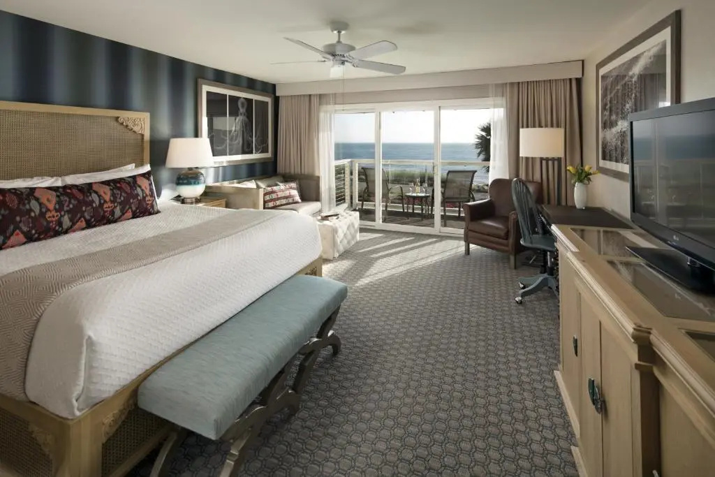 Standard room with balcony and with ocean view