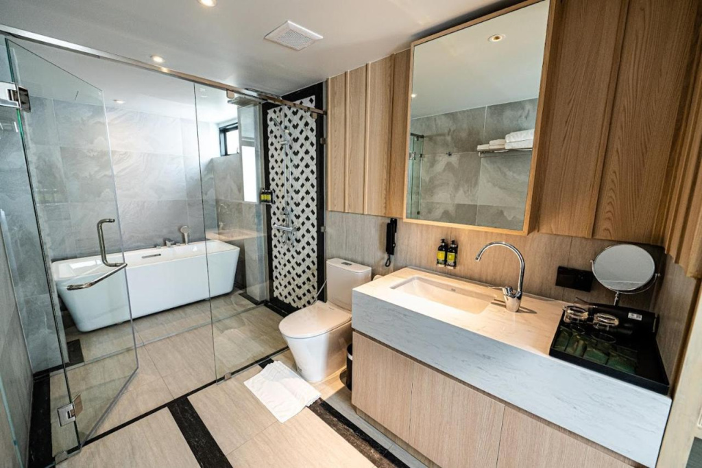 Отель Floral Court Hotel & Residence Sukhumvit 13 в Бангкоке