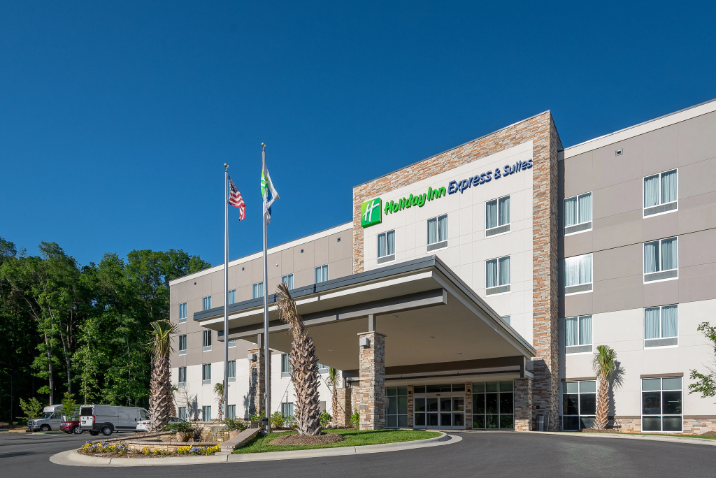 Holiday Inn Express & Suites Charlotte Airport by IHG