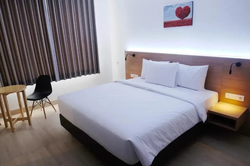 GRAND   THAMRIN  HOTEL Room Type - Deluxe Room