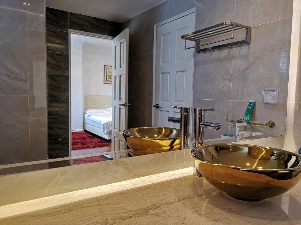 Marina Court Luxury Penthouse