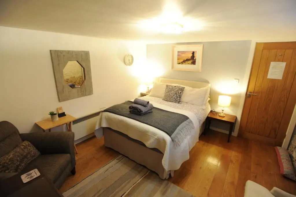 Deluxe Double room (full double bed)
