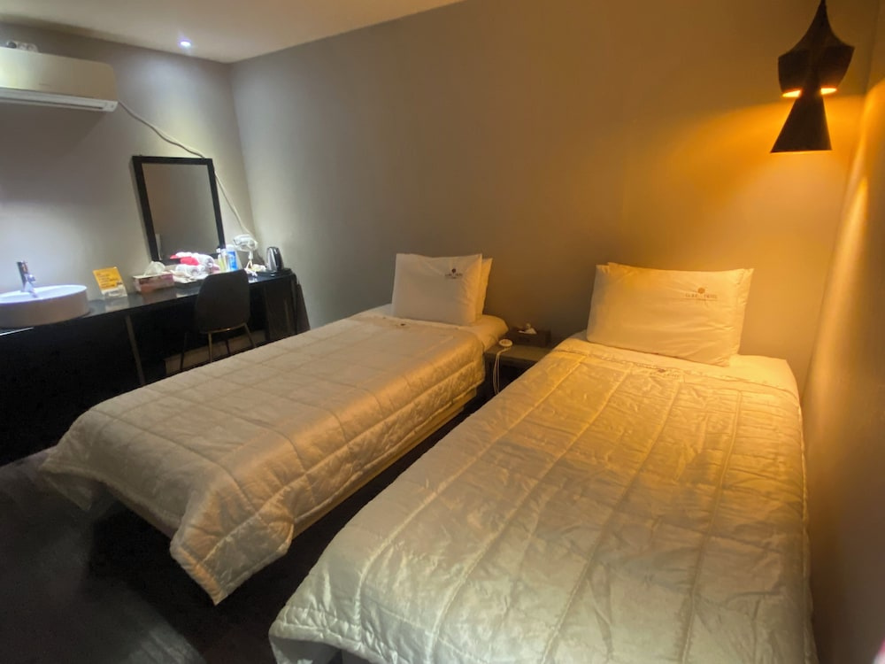 Deluxe Double room with city view (full double bed)