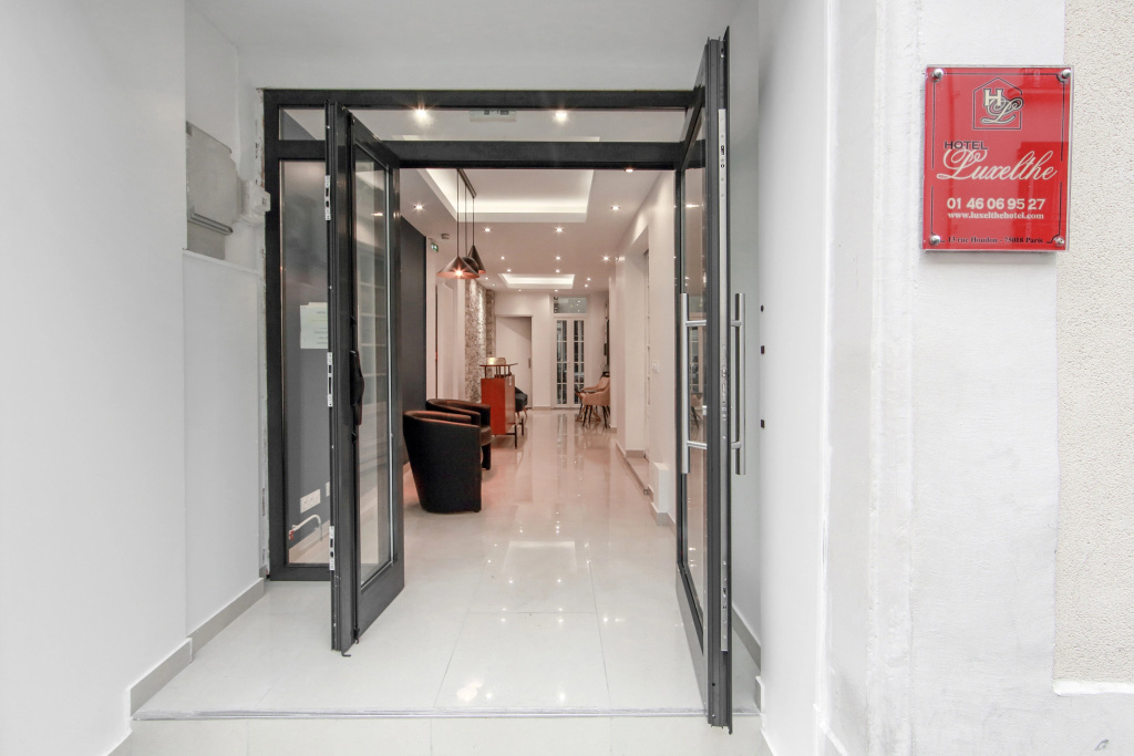 Lobby & Reception