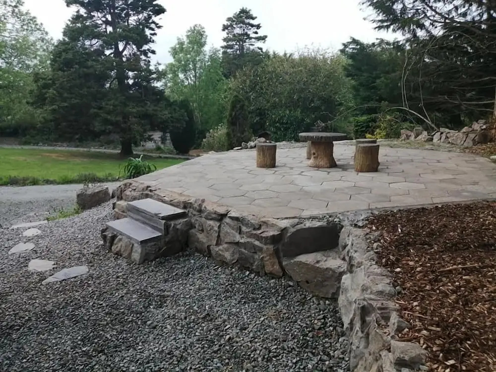Cozy Cabin With Hot Tub Retreat in Anglesey