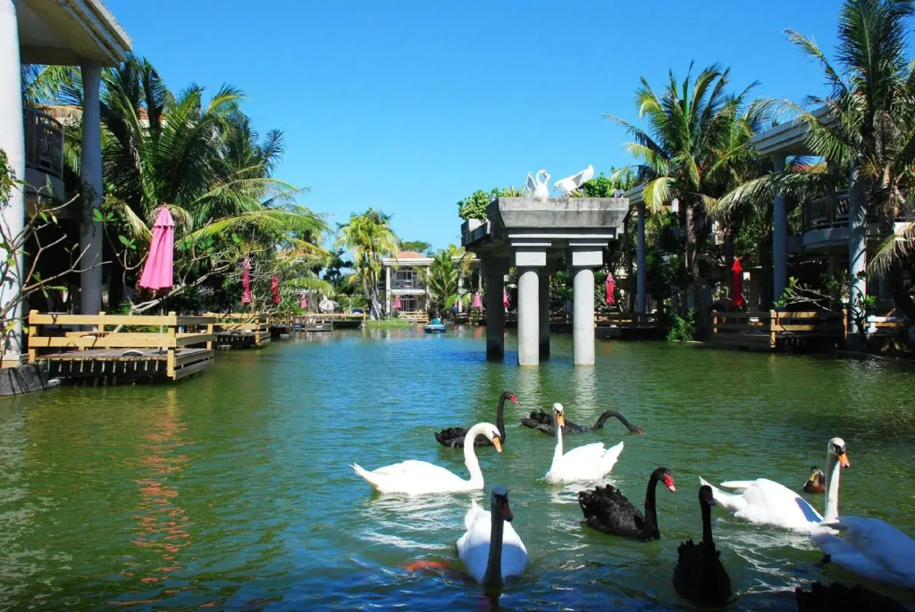 Swan Lake Villa Resort