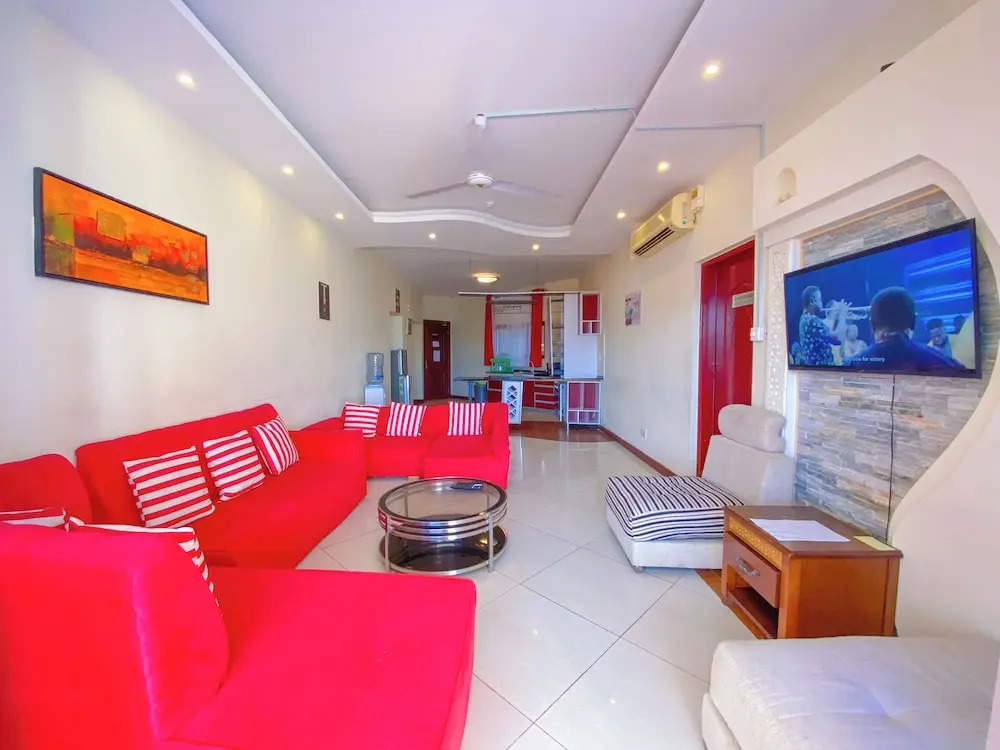 Sea Breeze Beachfront Apartments - фото 20