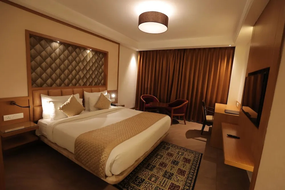 Deluxe Double room (full double bed)