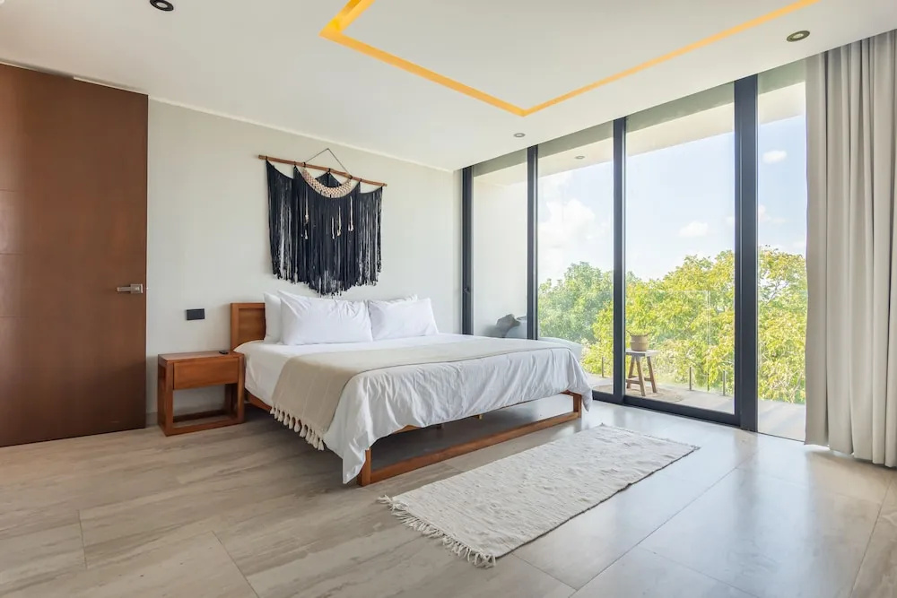 3 Bedrooms Apartment