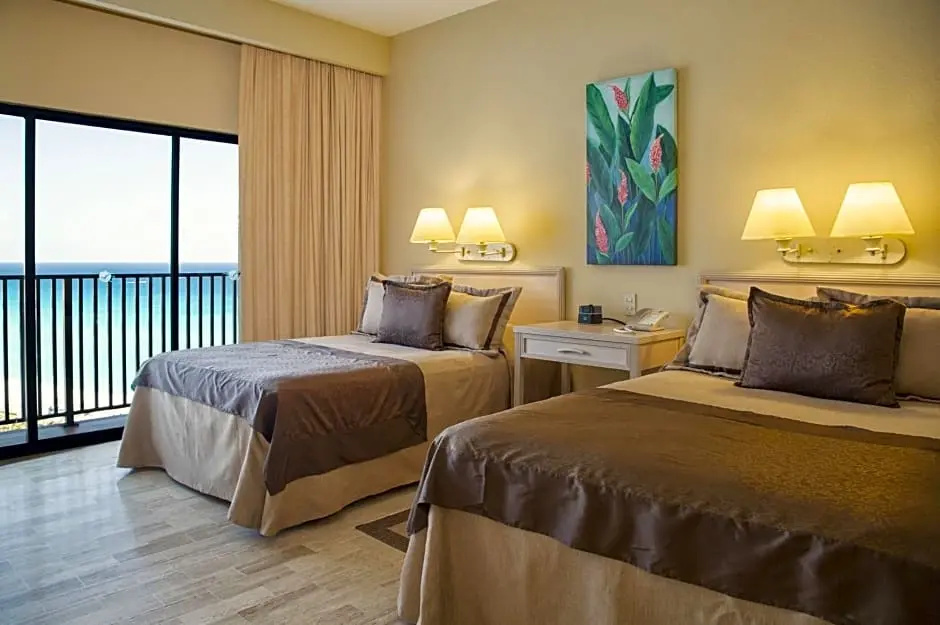Suite with ocean view
