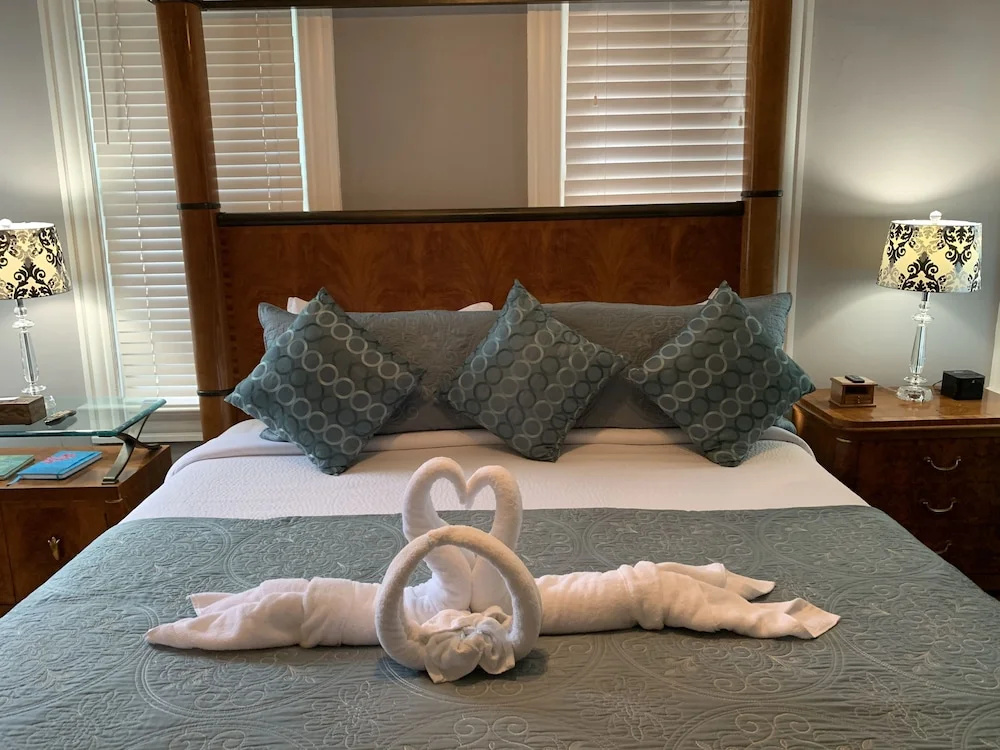 Luxury Double Suite (full double bed)