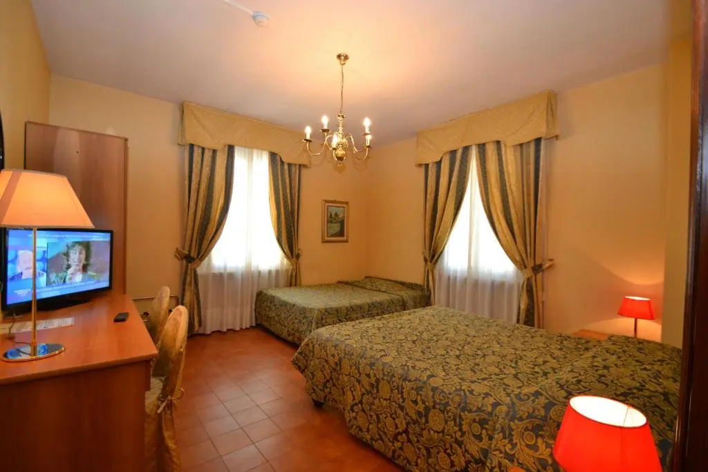 Standard Triple room