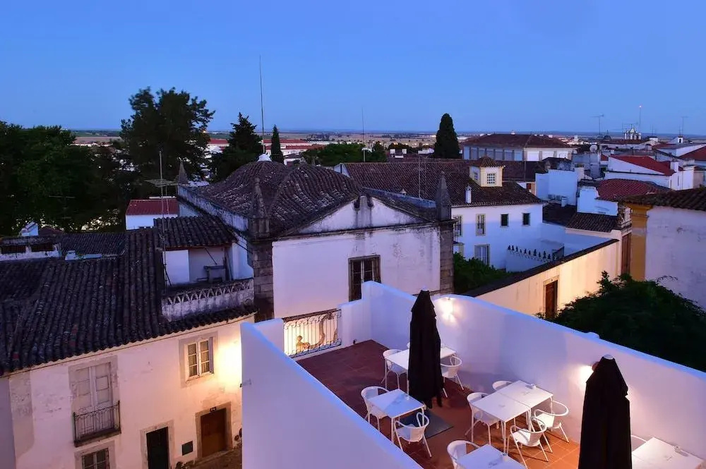 The Noble House Suites & Apartments